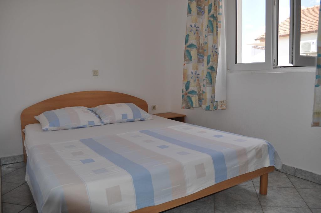 Apartments Petar Maksan Pakostane Room photo